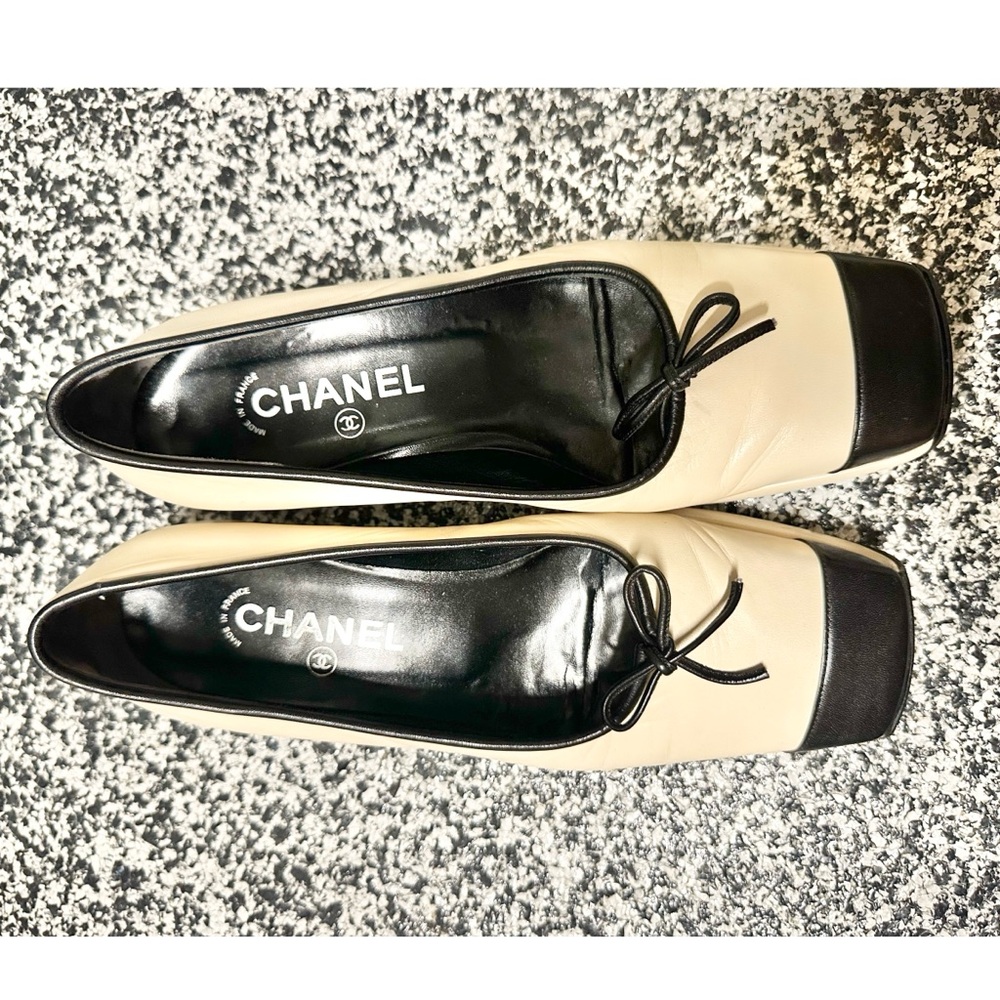 CHANEL Cream and Black Flats Timeless Two-Tone Design *Authentic*